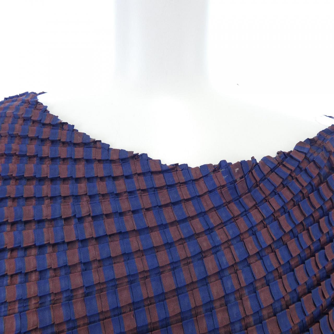 イッセイミヤケ ISSEY MIYAKE トップス