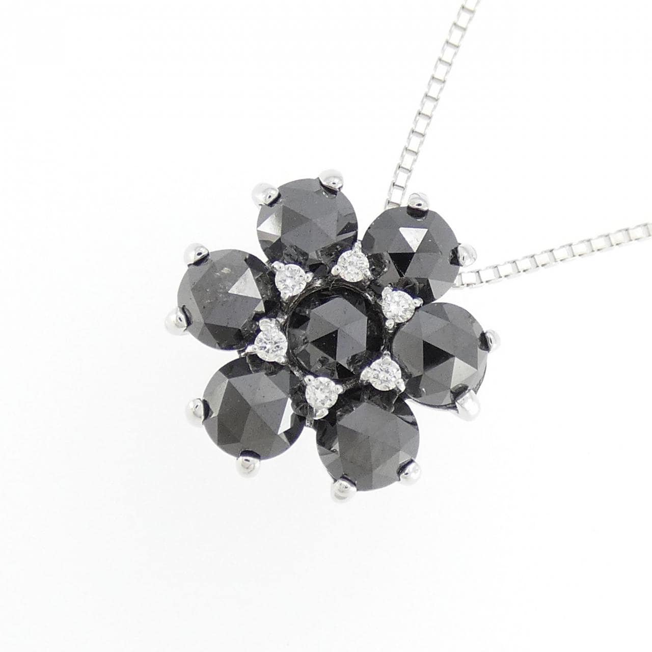 K18WG フラワー ダイヤモンド ネックレス 1.64CT