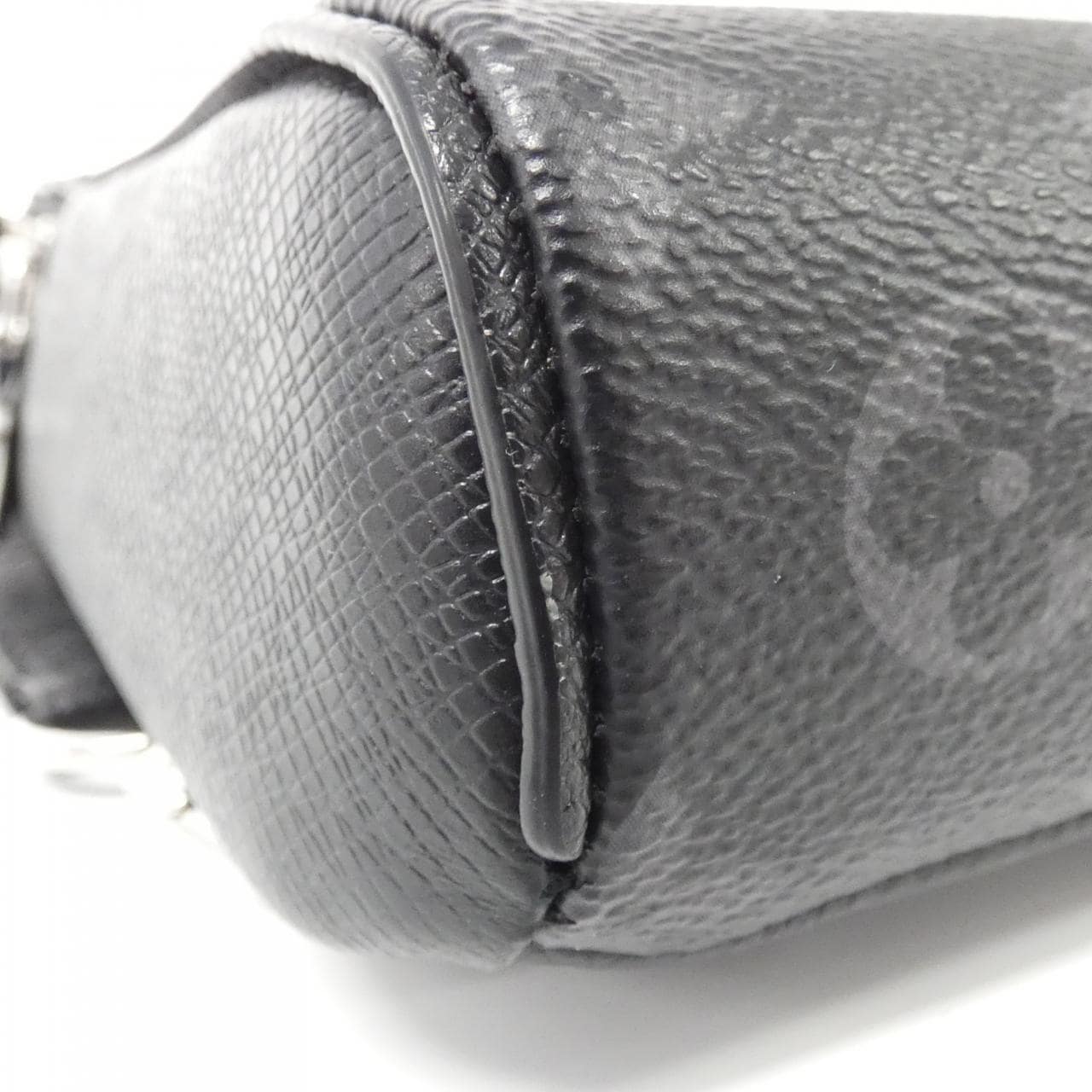 LOUIS VUITTON Taiga Rama 户外单肩包 M30741 单肩包