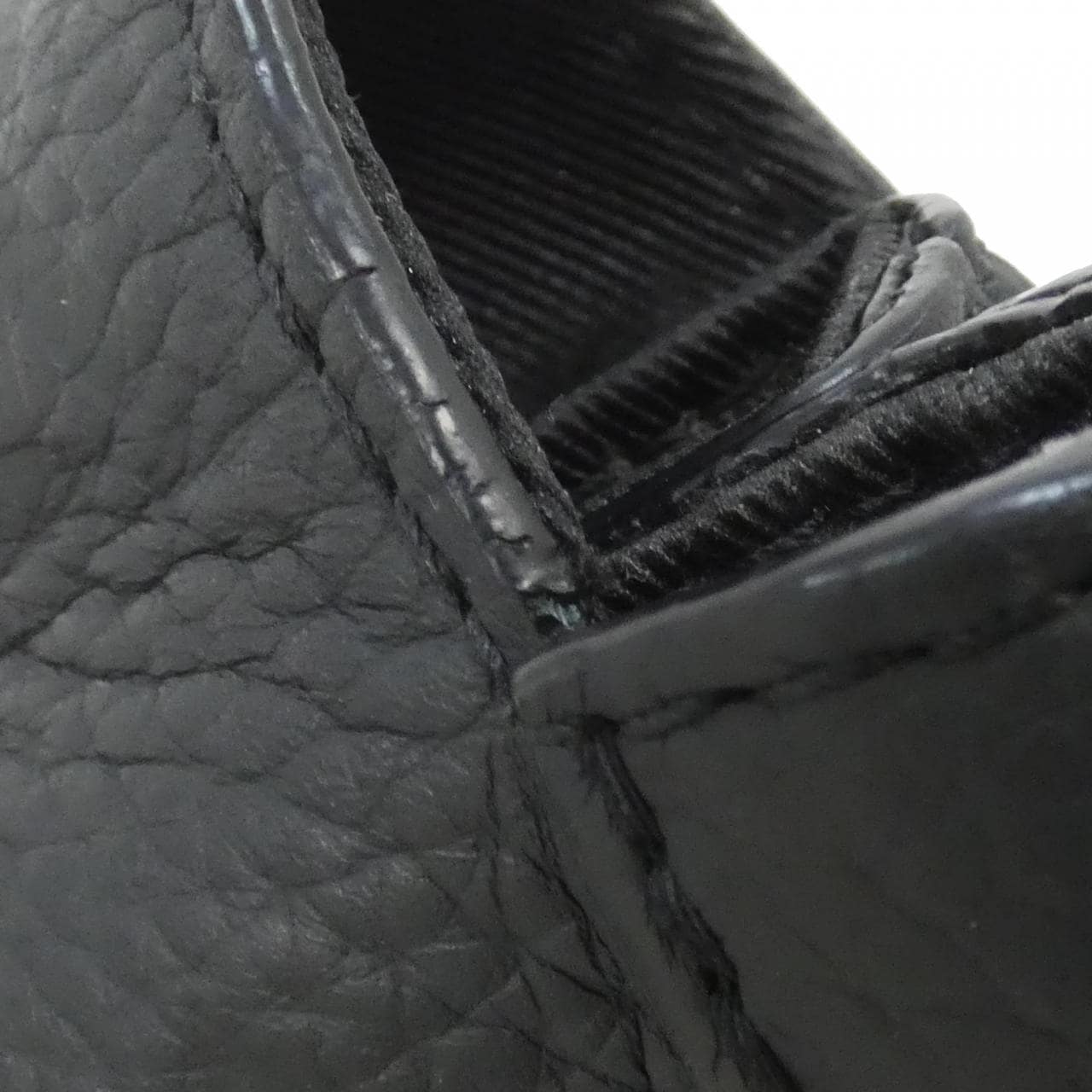 ルイヴィトン トリヨン モノグラム Sロック ヴェルティカル ウエアラブル ウォレット M81524 ショルダーバッグ