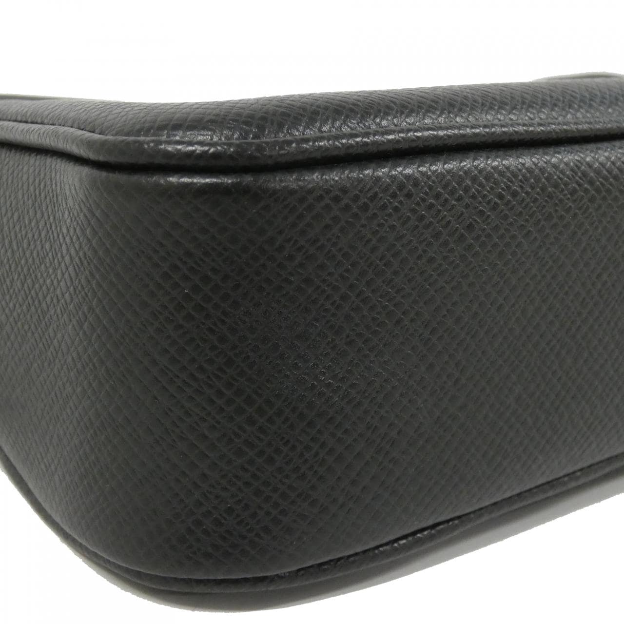 ルイヴィトン タイガ ポシェット カサイ M30441 セカンドバッグ