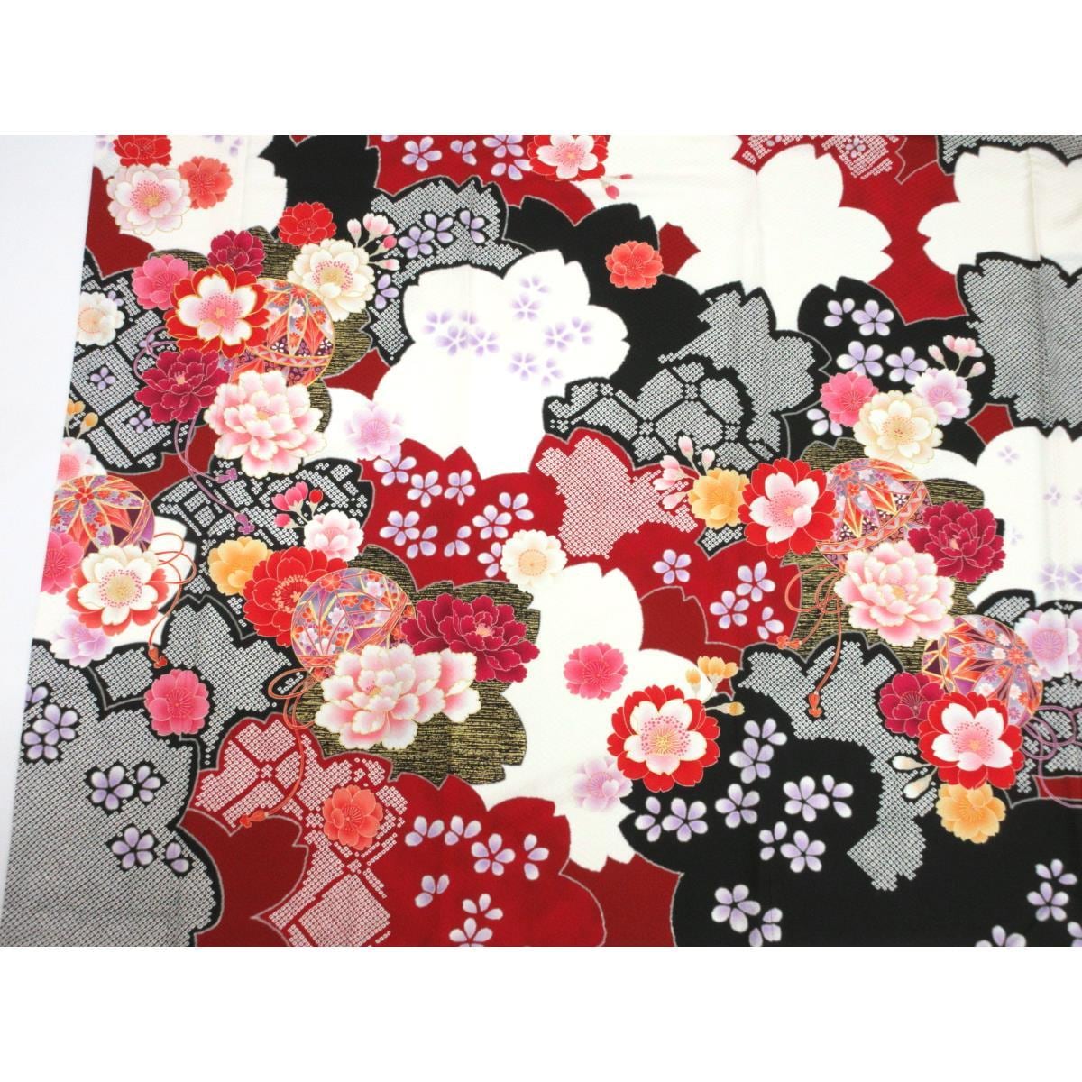 振袖　友禅金彩加工　刺繍入り