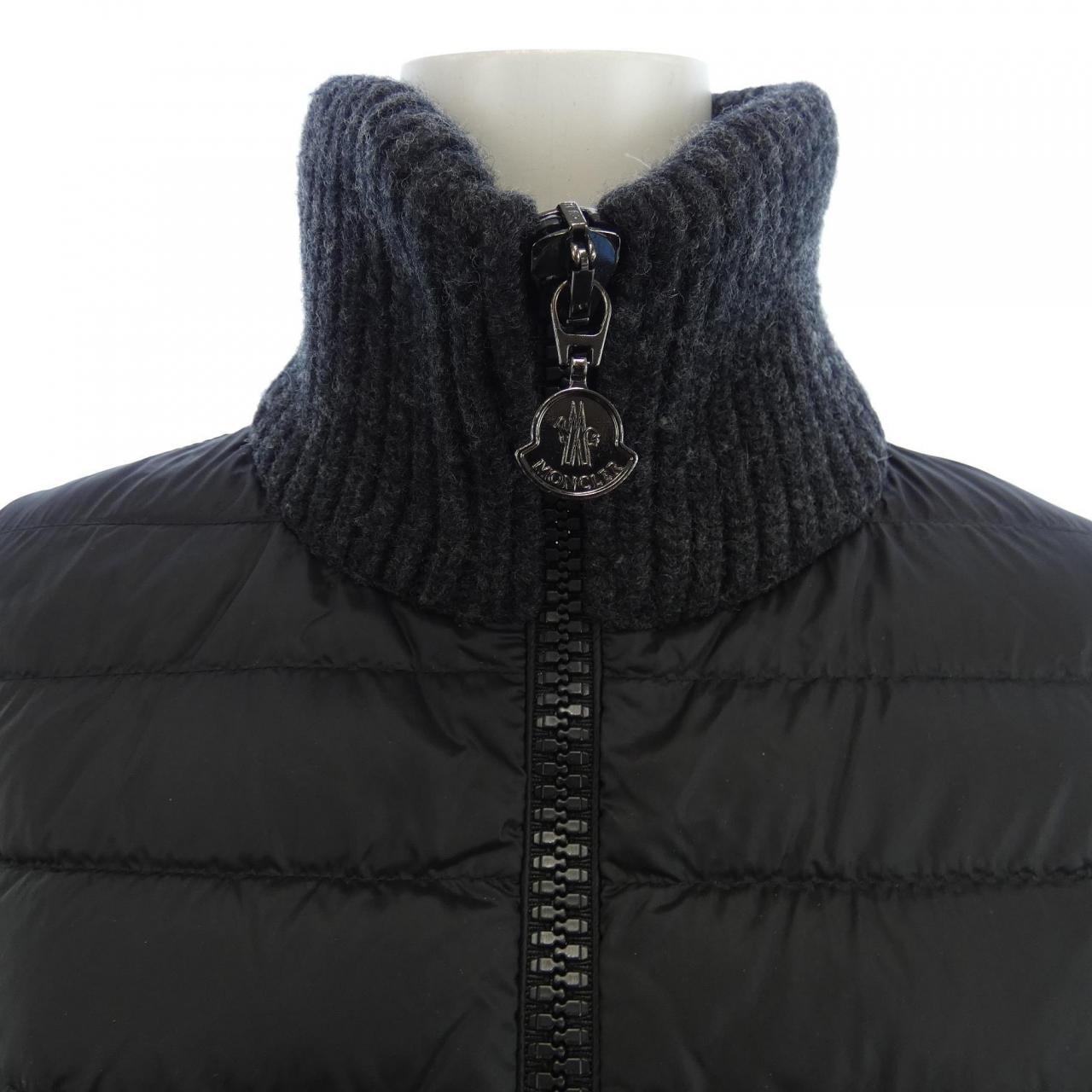 MONCLER MONCLER 20939470200 Down Jacket