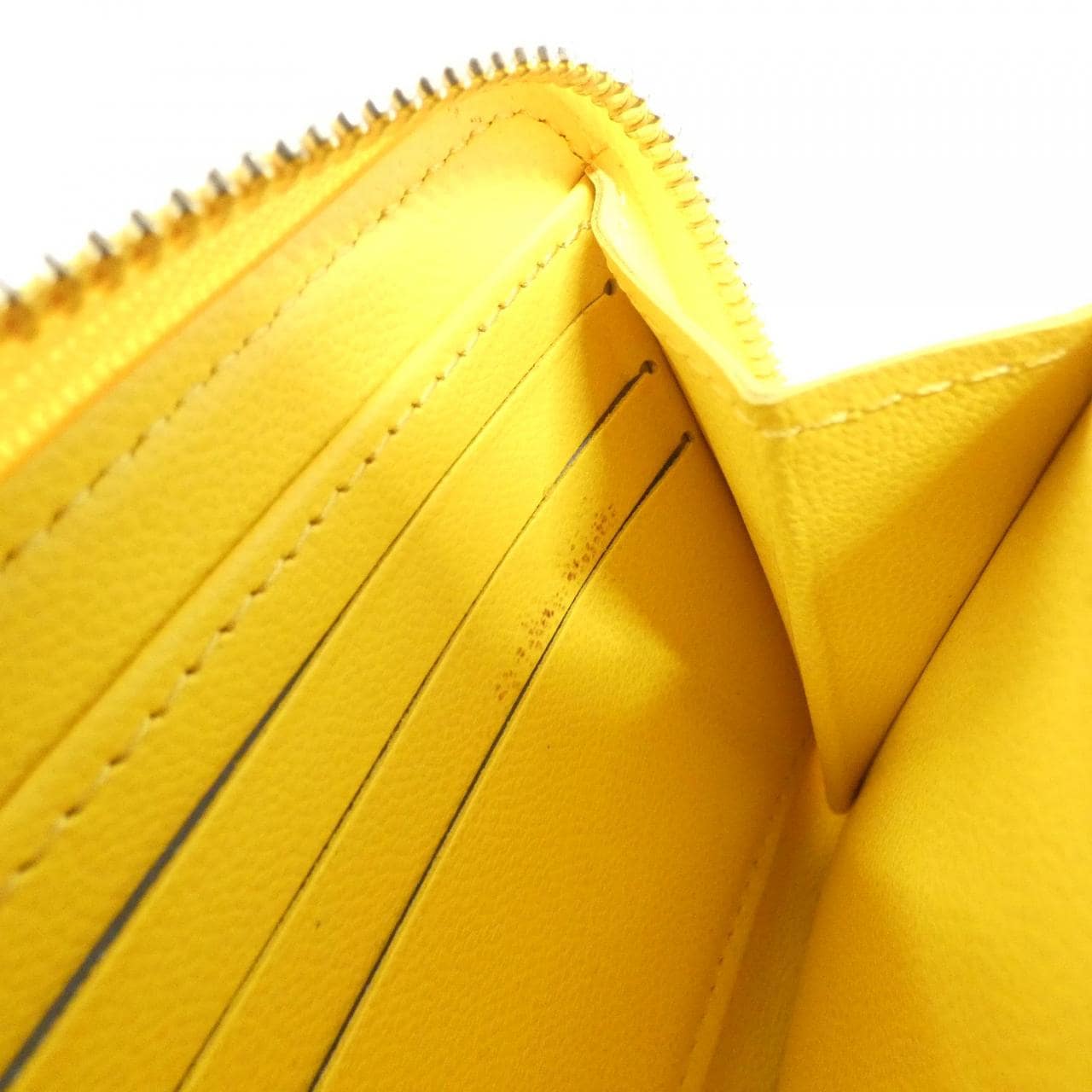 ルイヴィトン クッサン(スーパーラッキーデー) ジッピー ウォレット M13699 財布