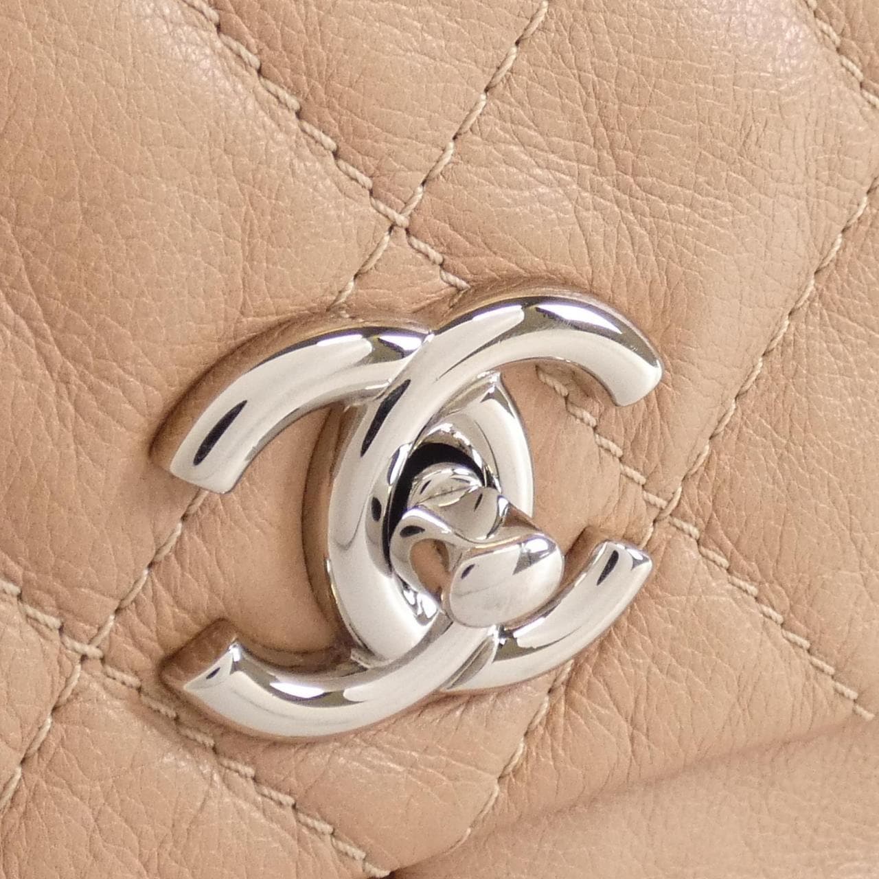 CHANEL shoulder bag