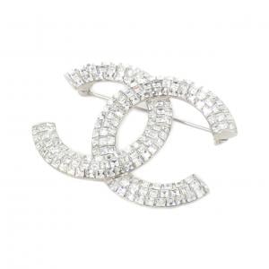 CHANEL brooch