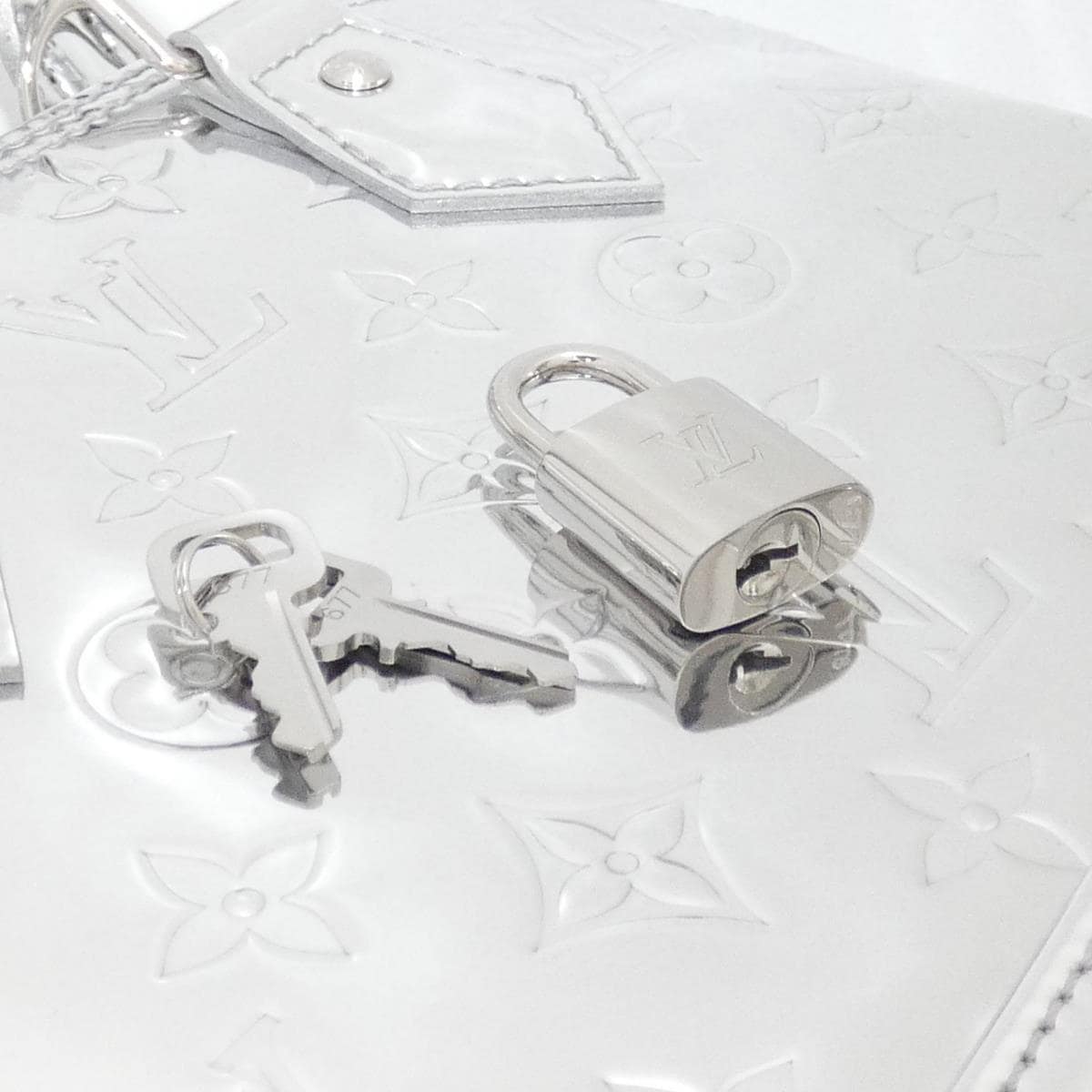 【未使用品】ルイヴィトン　モノグラムミロワール　ＬＶ　ＳＫＩ　アルマＢＢ　Ｍ２６３３５　バッグ