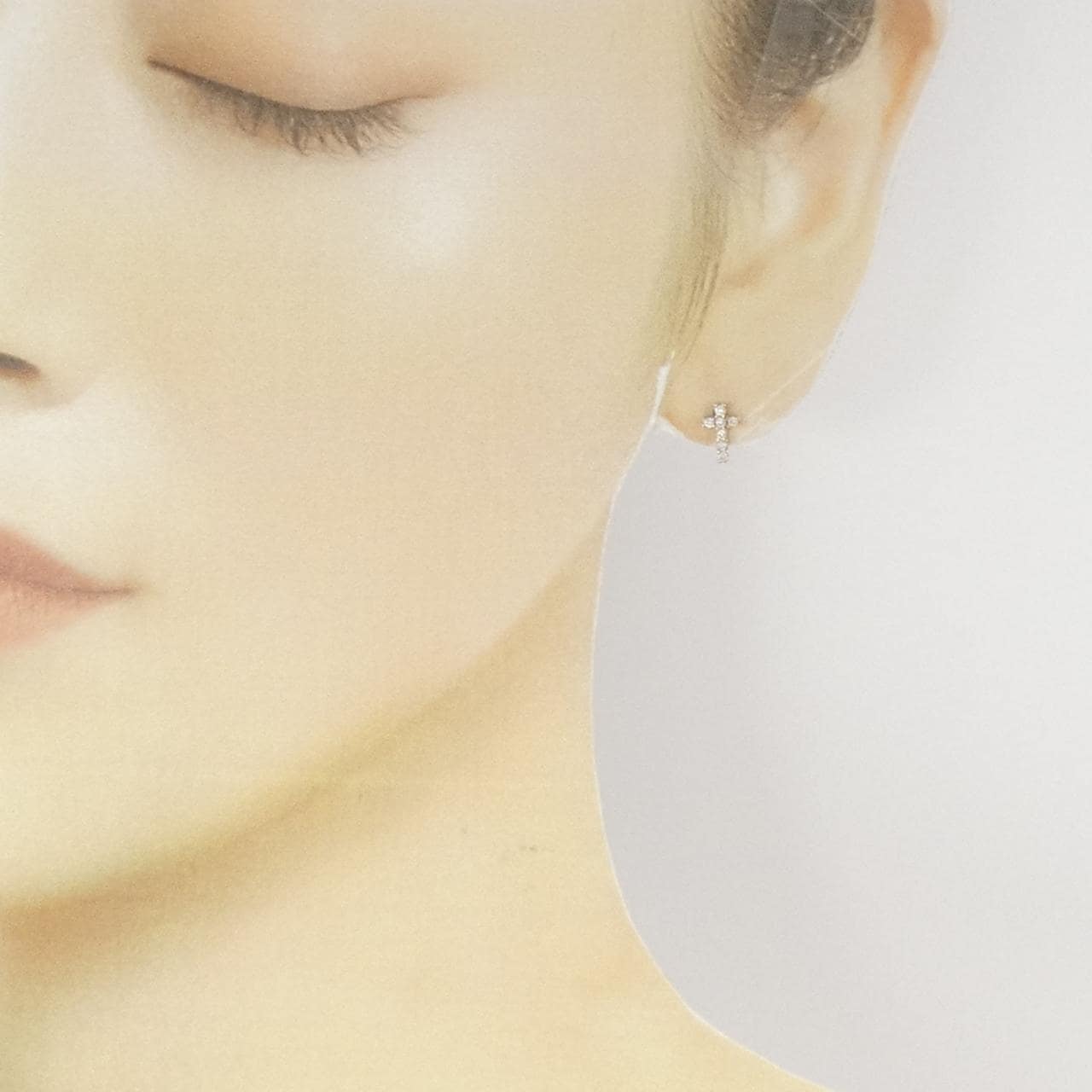 K18PG 十字鑽石耳環