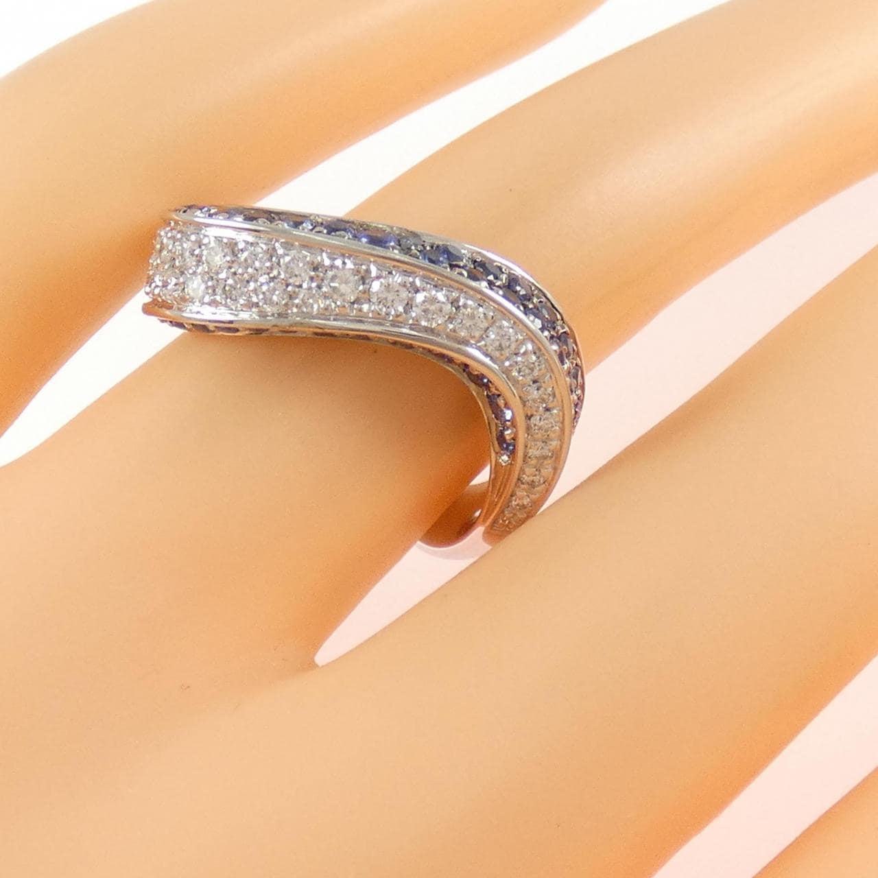 クイーン サファイヤ リング 0.74CT