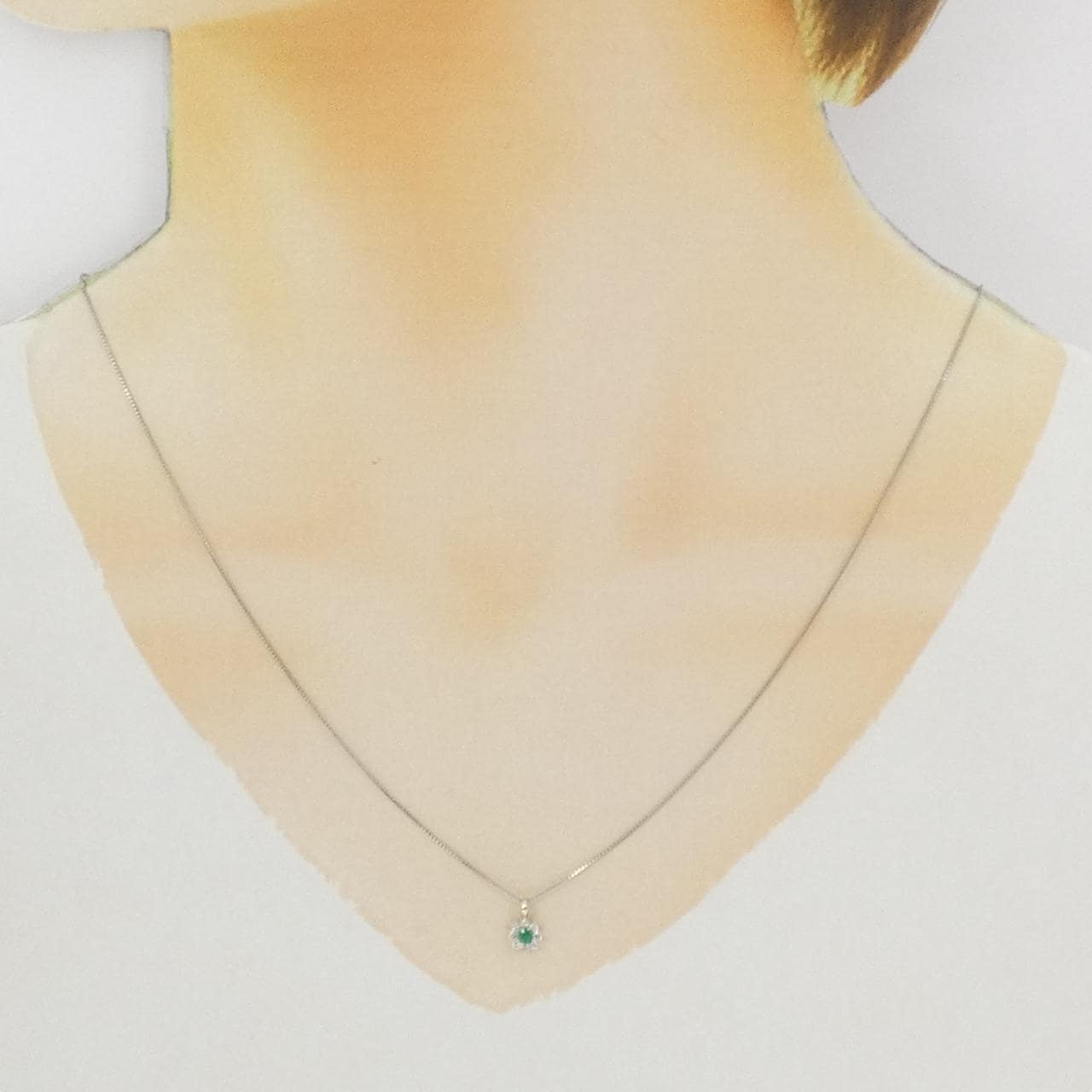 PT900/PT850 エメラルド ネックレス 0.10CT