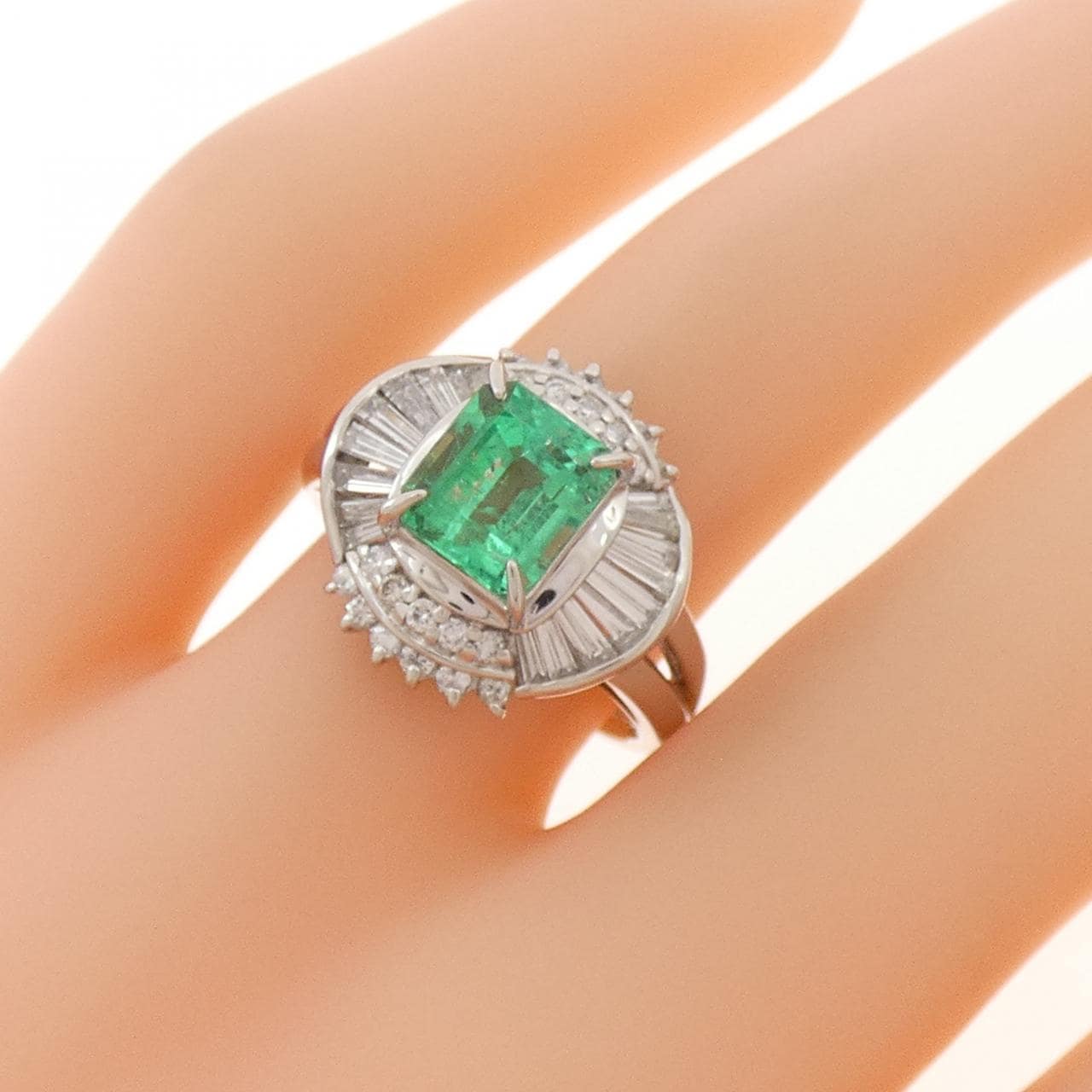 PT850 エメラルド リング 1.65CT