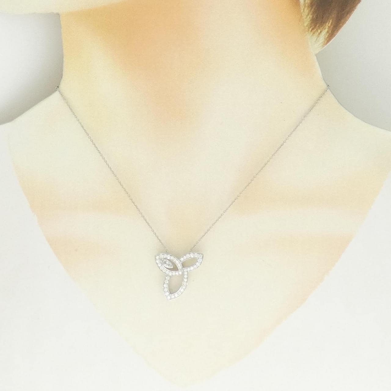 ハリーウィンストン リリークラスター ネックレス 0.13CT