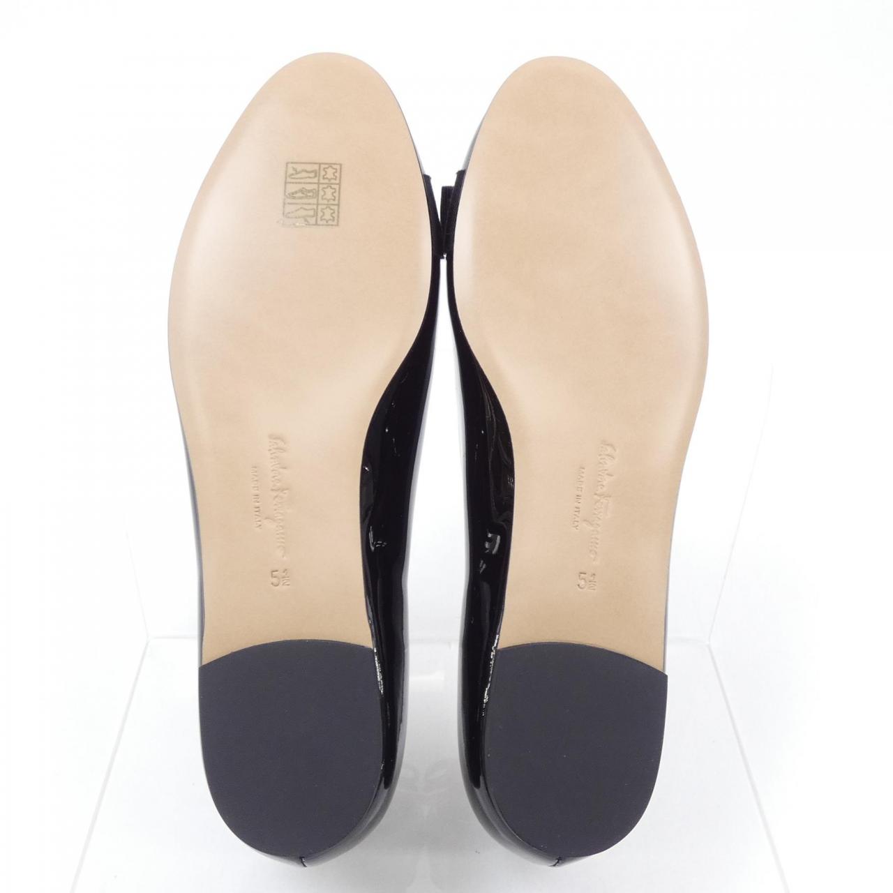 サルヴァトーレフェラガモ SALVATORE FERRAGAMO フラットシューズ