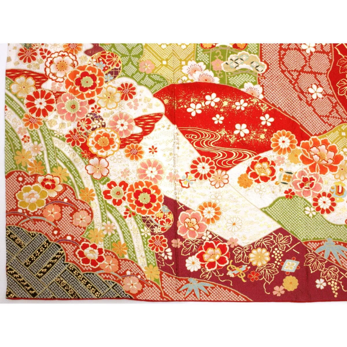 振袖　友禅金彩加工　刺繍入り絞り入り