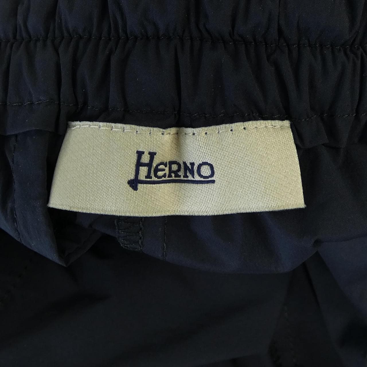 ヘルノ Herno パンツ