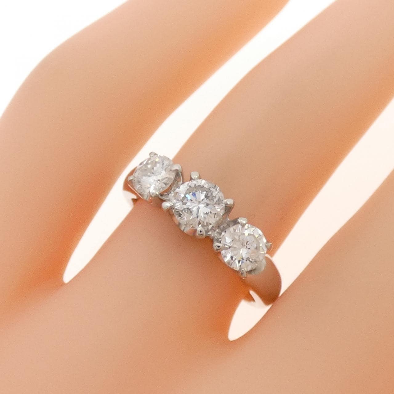 PT850 スリーストーン ダイヤモンド リング 1.03CT