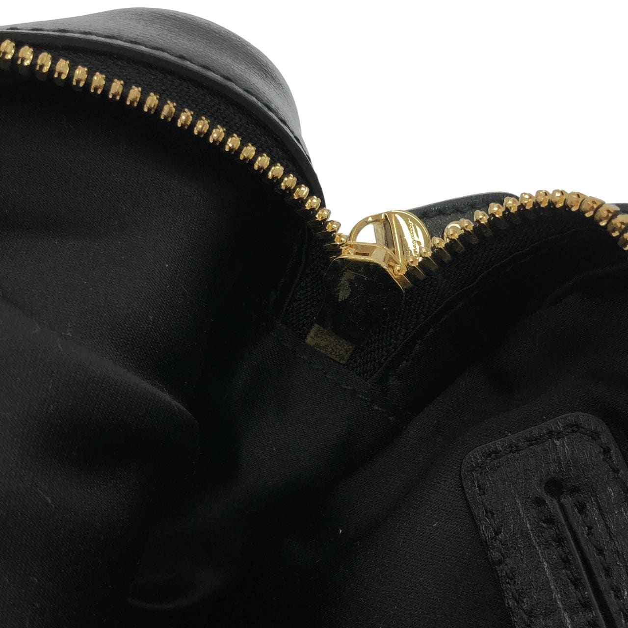 サルヴァトーレフェラガモ CITY 21 H006 ショルダーバッグ