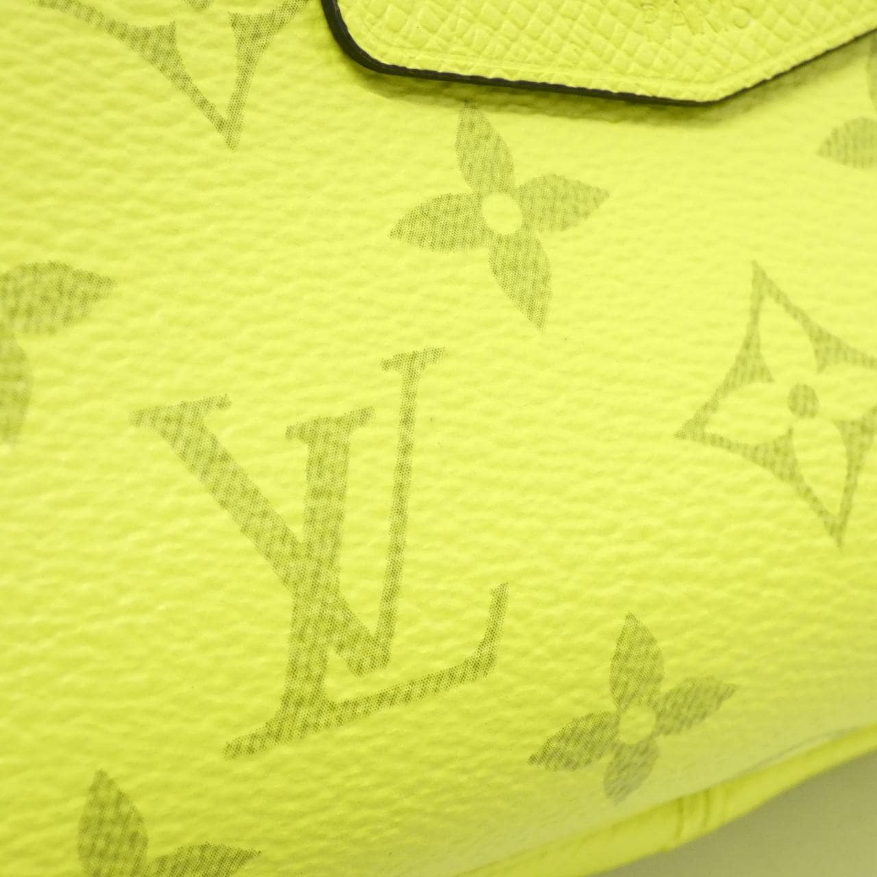 ルイヴィトン タイガ ラマ バムバッグ アウトドア M30251 ショルダーバッグ