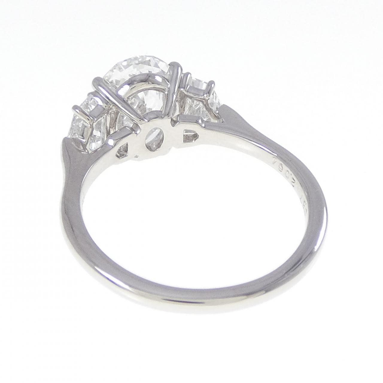 PT950 ダイヤモンド リング 2.064CT D VVS1 オーバルカット