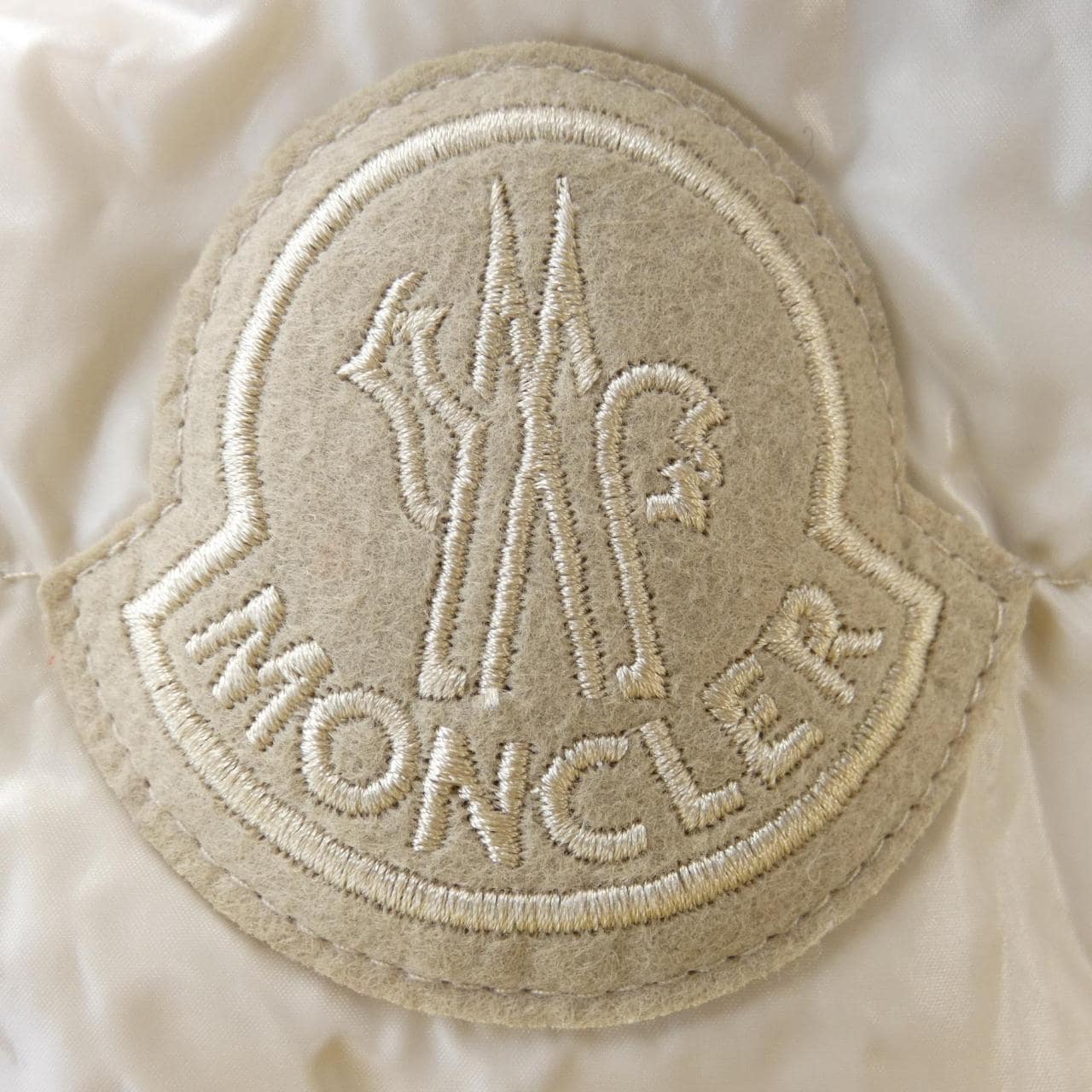 モンクレール MONCLER ダウンジャケット