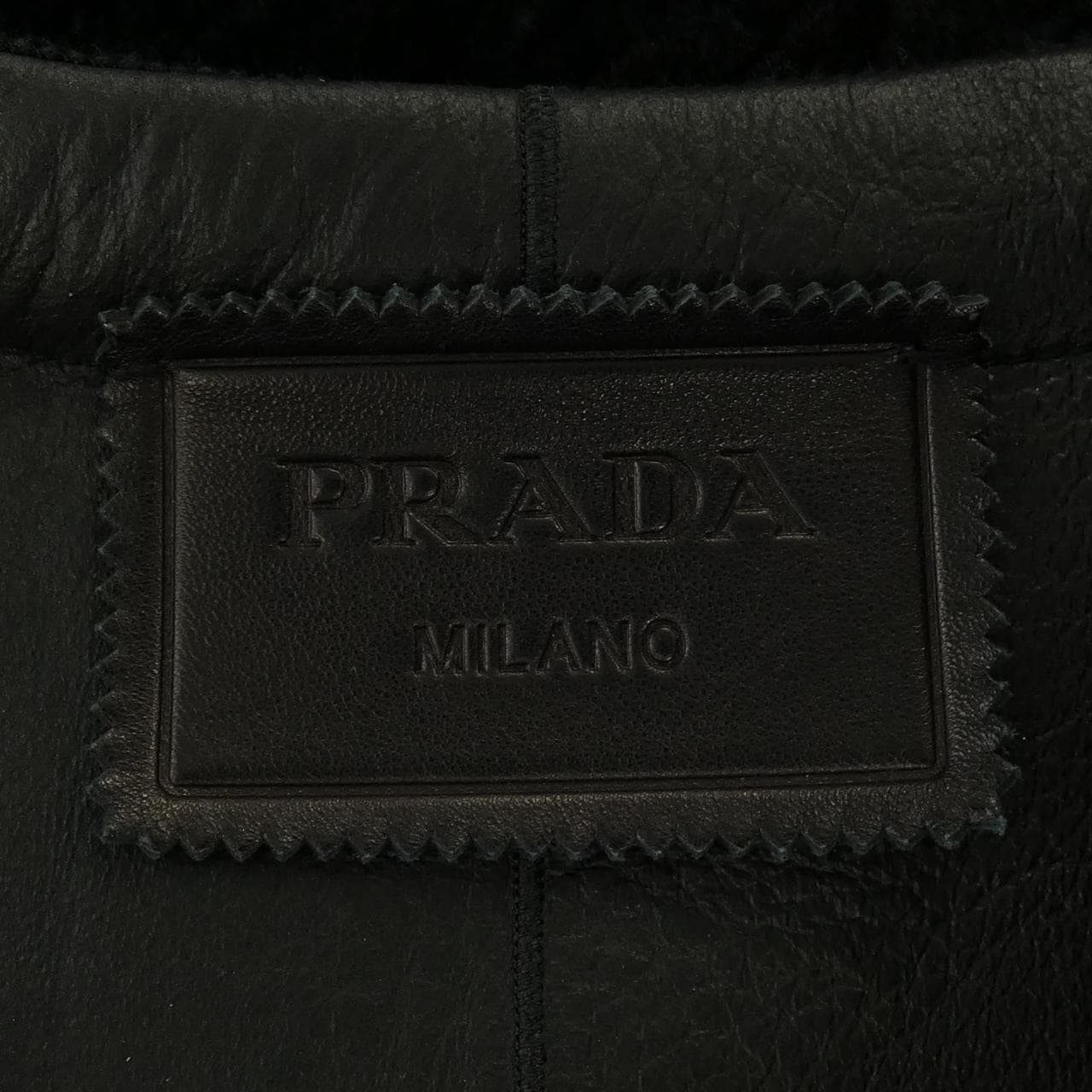 プラダ PRADA 56951 1XM2 ムートンコート