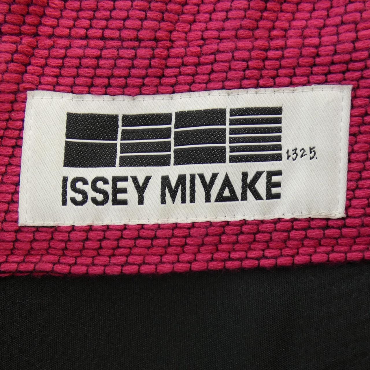 イッセイミヤケ ISSEY MIYAKE コート