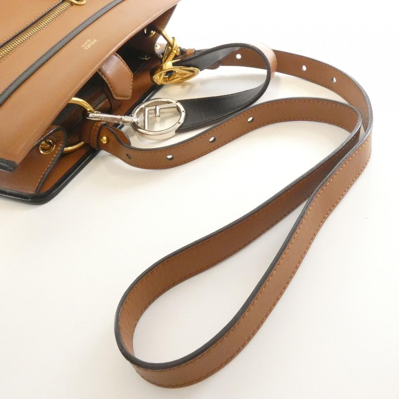 フェンディ ラナウェイ スモール 8BH344 SIZ バッグ