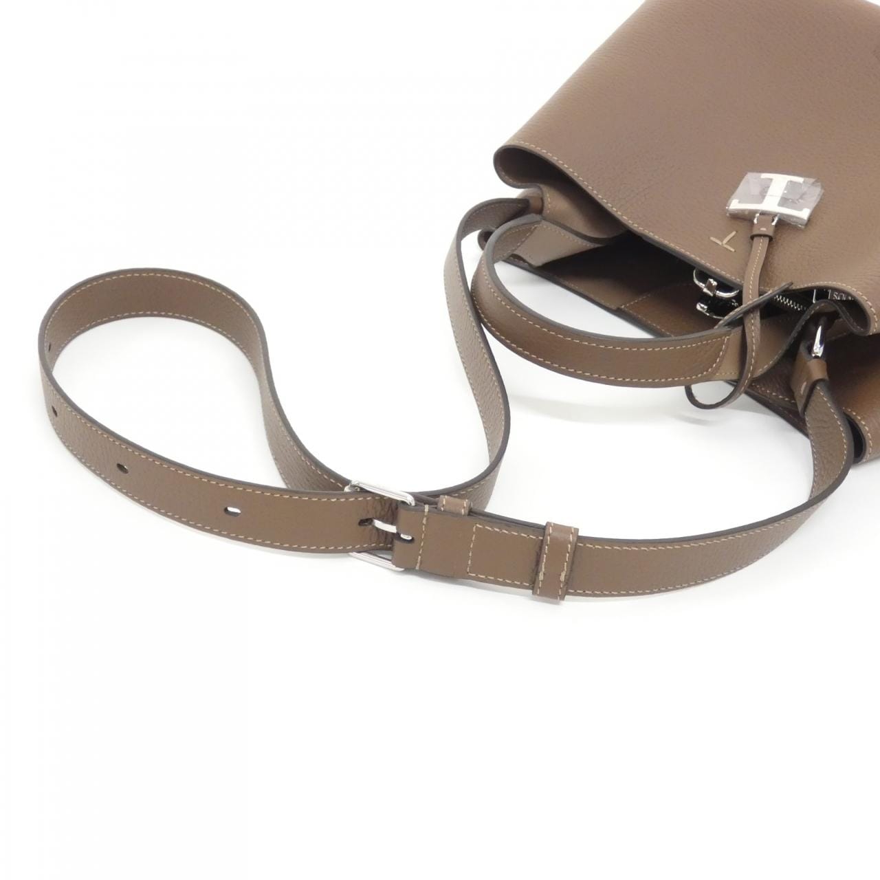 【新品】トッズ XBWAPAJ0200QRI4L64 バッグ