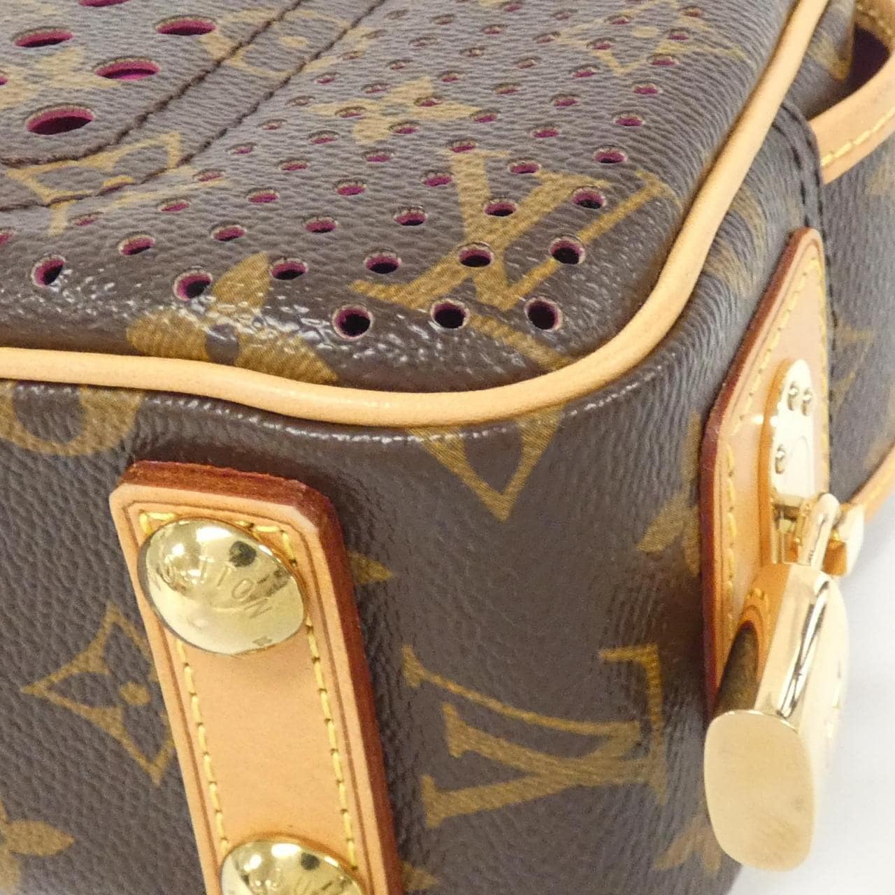 LOUIS VUITTON Monogram Perfo 迷你 Trocadero M95175 单肩包