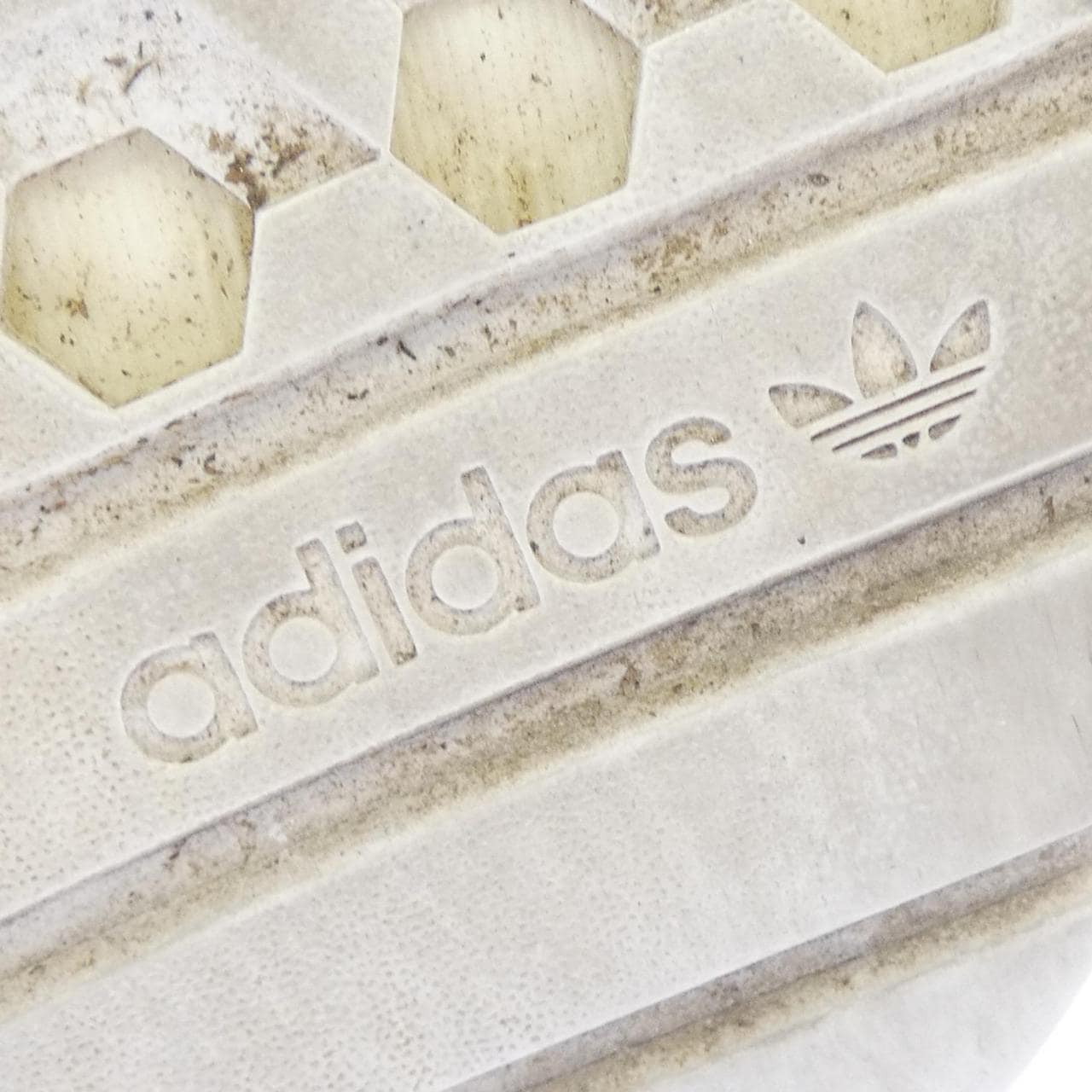 アディダス ADIDAS DA8838 スニーカー