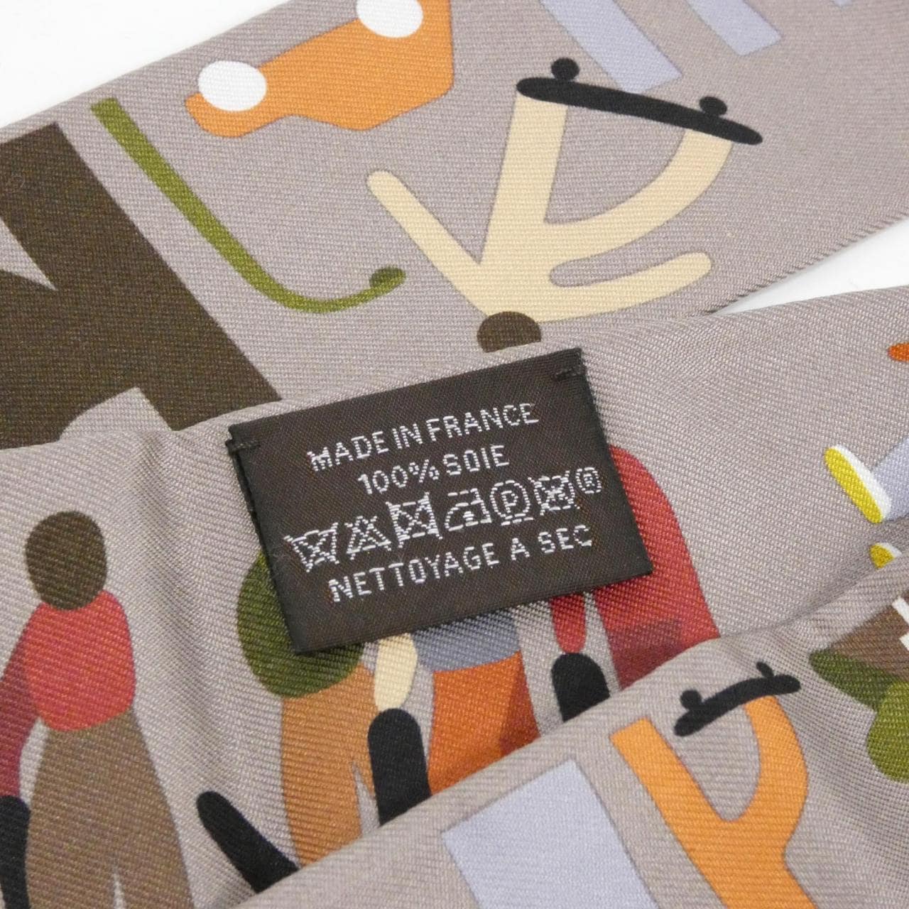 エルメス FIGURES LIBRES ツイリー 064176S スカーフ