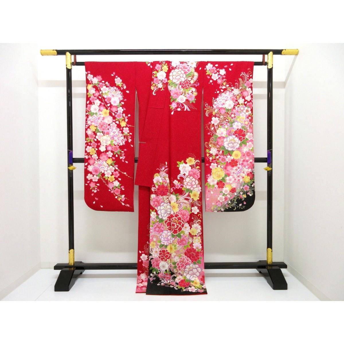 振袖　銀通しボカシ染　友禅金彩加工　刺繍入り