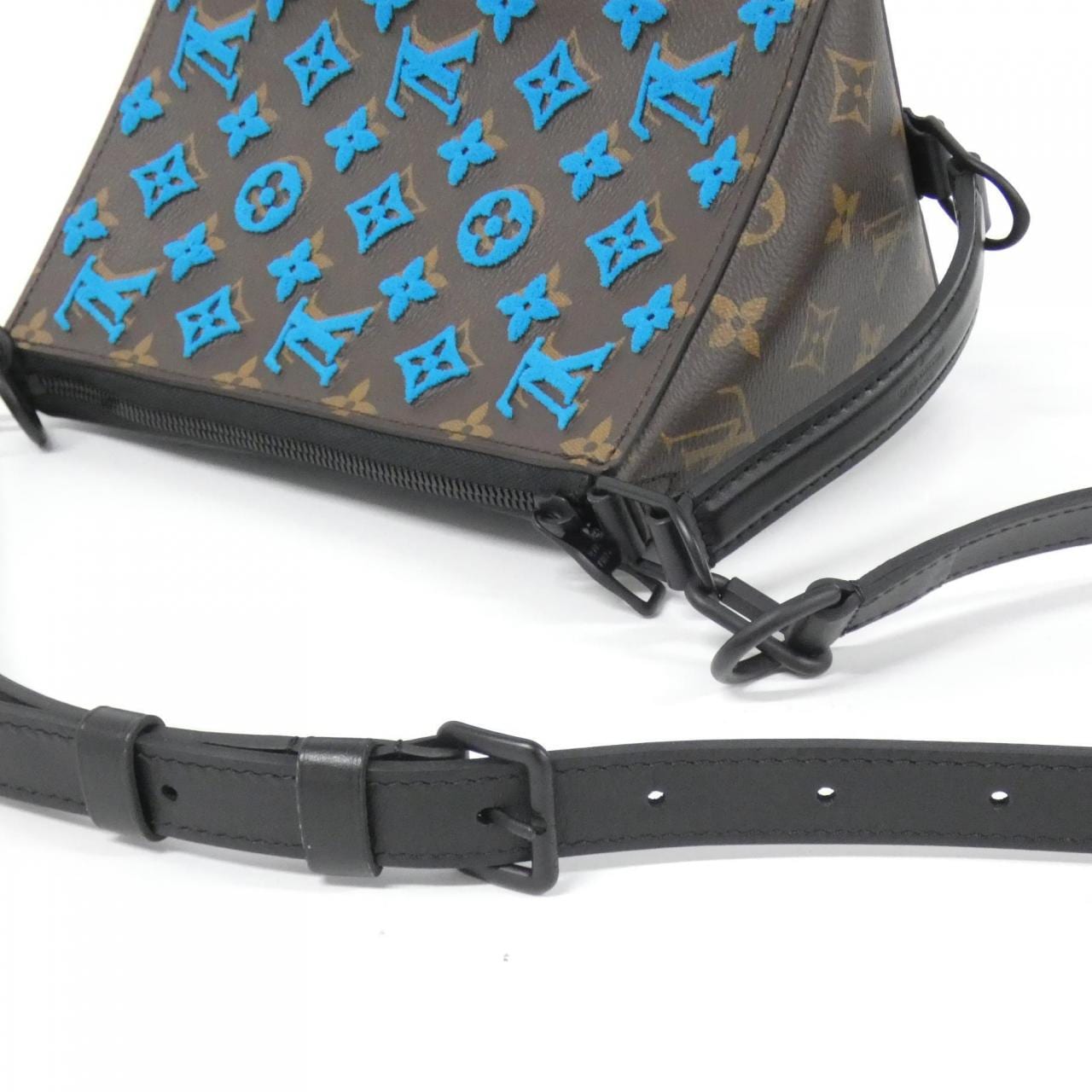 ルイヴィトン モノグラム タフタージュ トリアングル メッセンジャー M45078 ショルダーバッグ