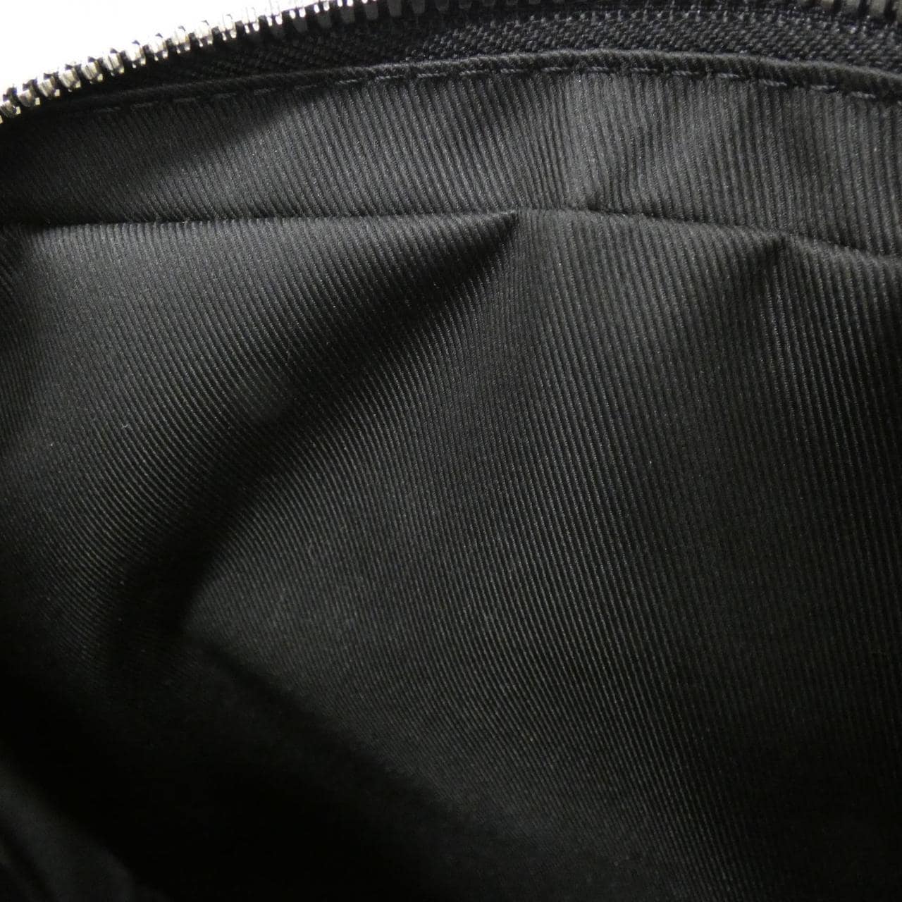 ルイヴィトン タイガ ラマ アウトドア メッセンジャー PM M30242 ショルダーバッグ