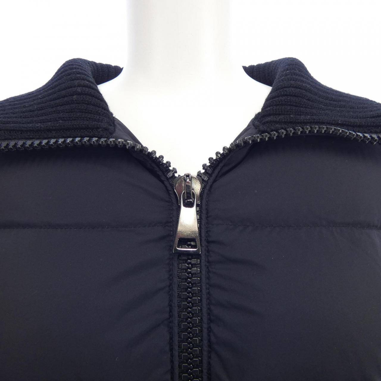 モンクレール MONCLER ダウンジャケット