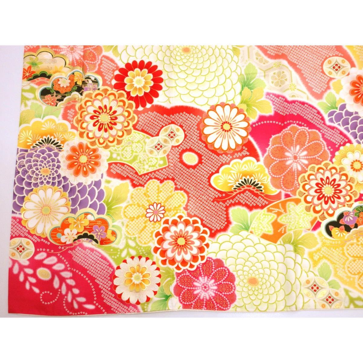 振袖　友禅金彩加工　刺繍入り