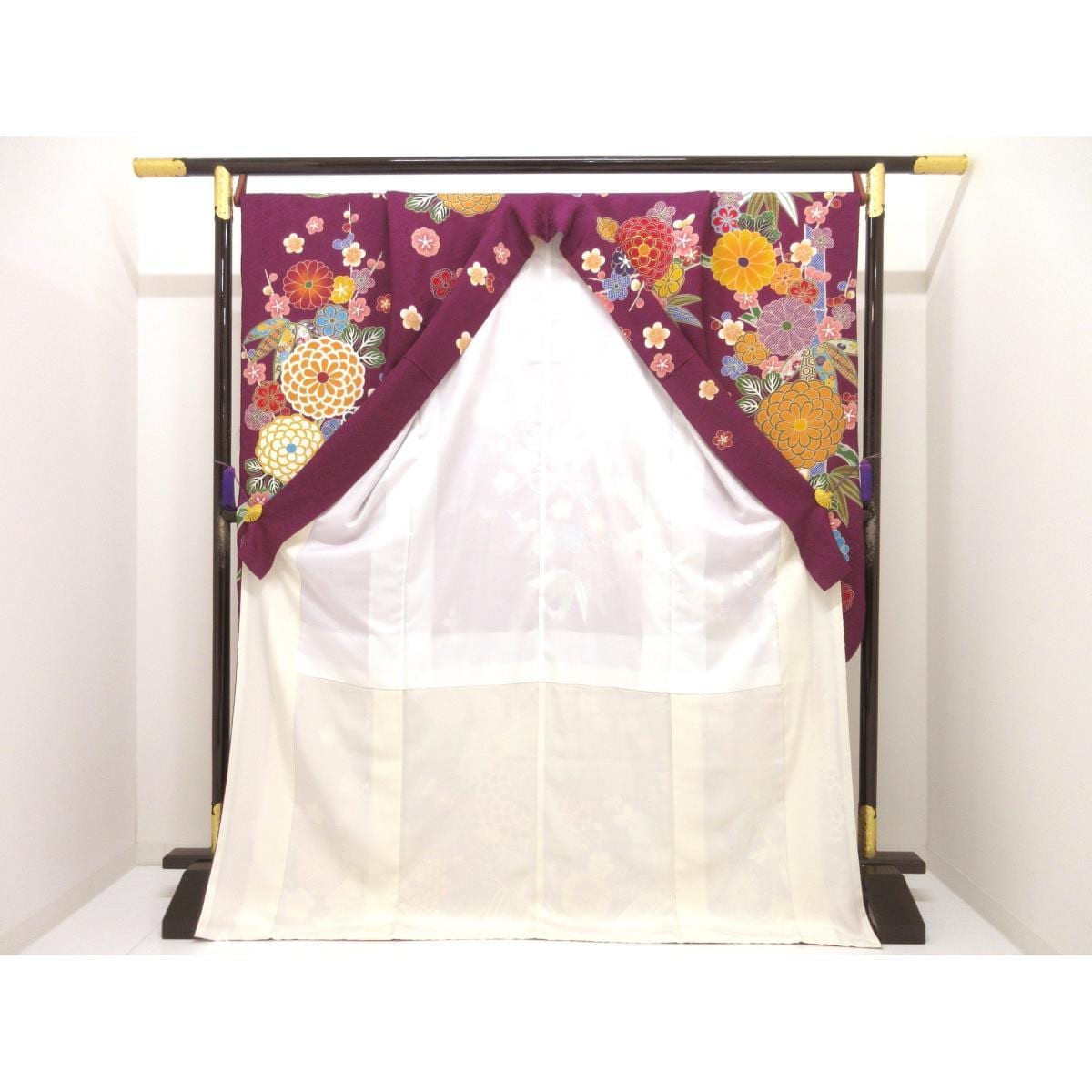 振袖　友禅加工刺繍入り