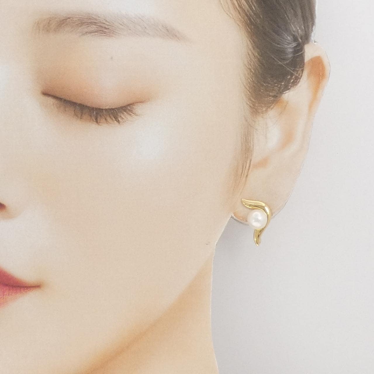 MIKIMOTO Akoya Pearl Earrings 7.0mm