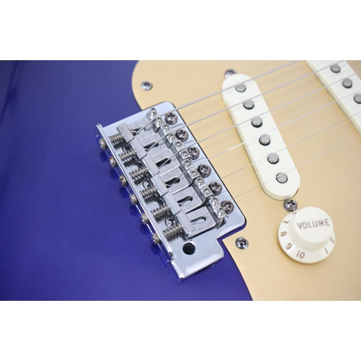 FENDER STANDARD STRATOCASTER