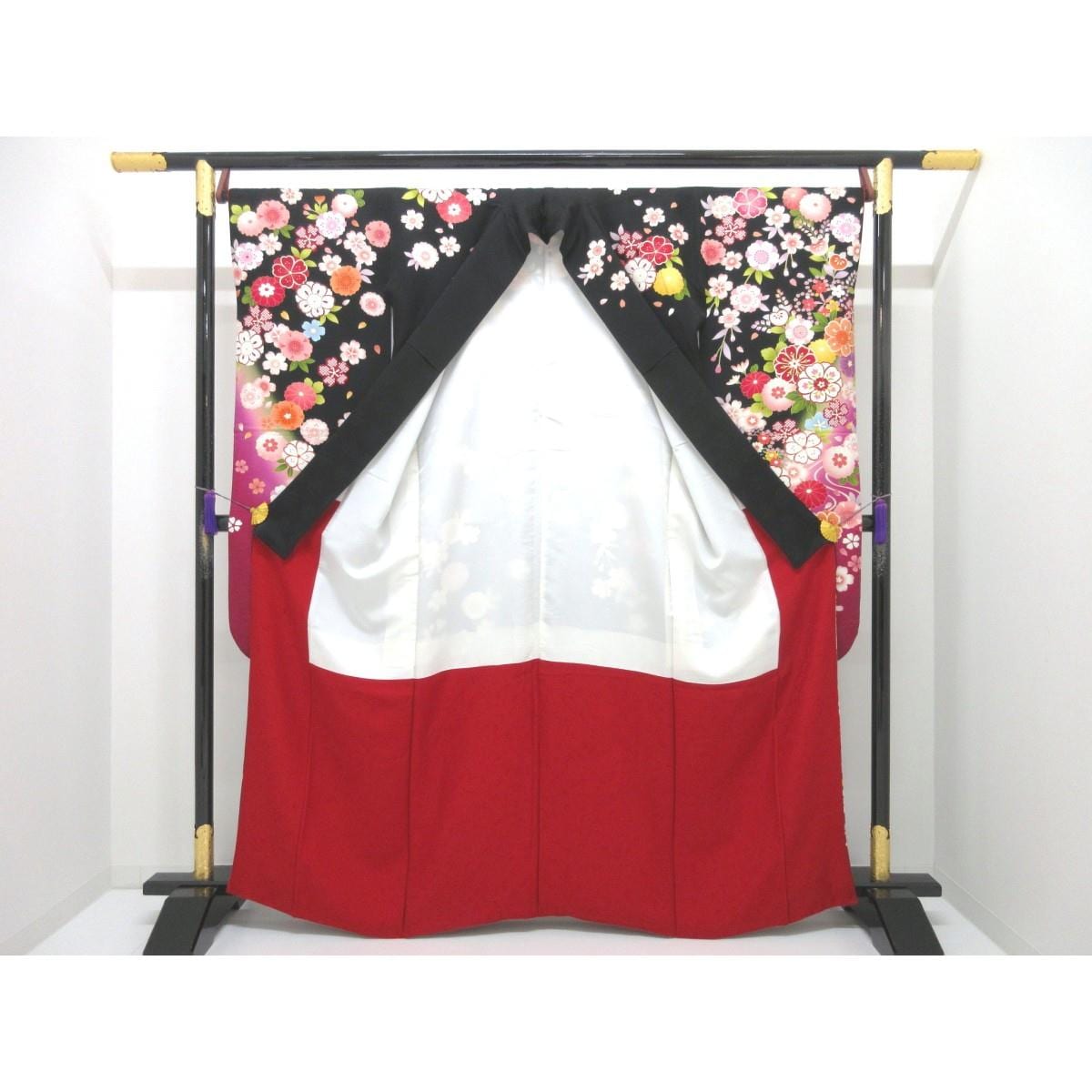 振袖　友禅加工刺繍入り　ボカシ染