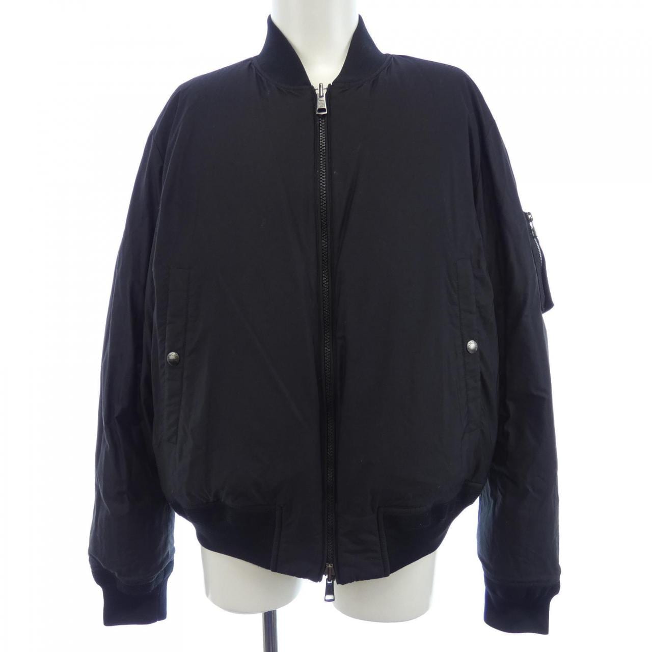 モンクレール MONCLER ダウンジャケット