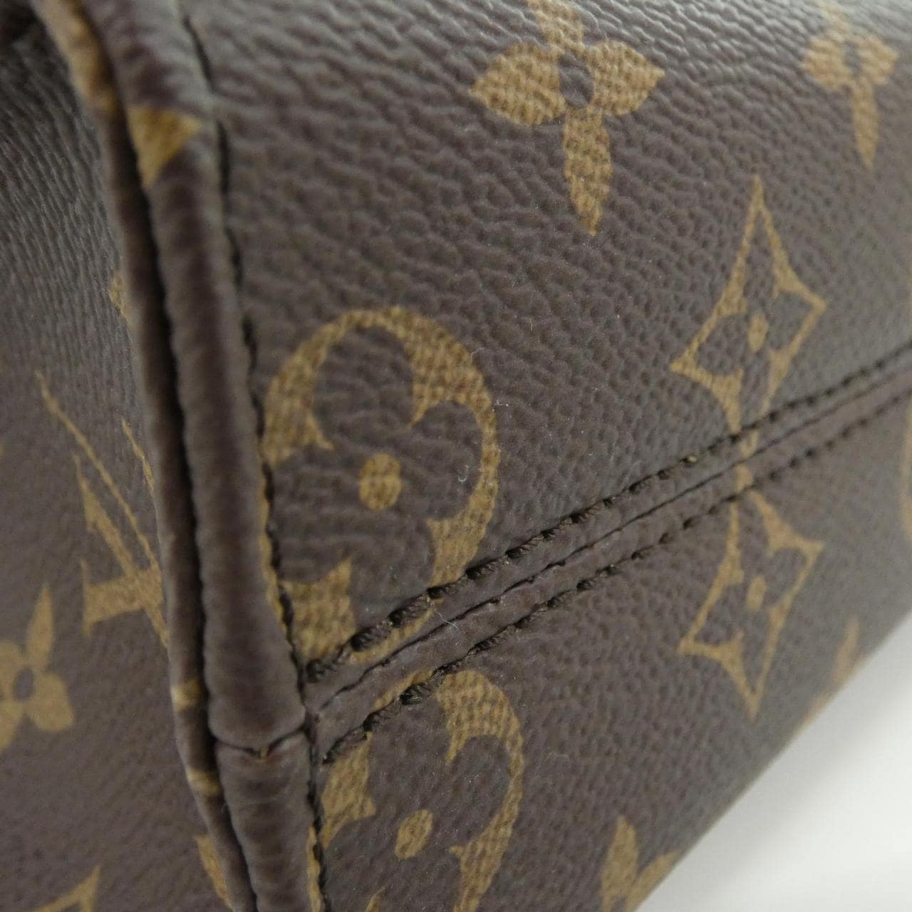ルイヴィトン モノグラム(LV×TM) オンザゴーBB M13668 バッグ