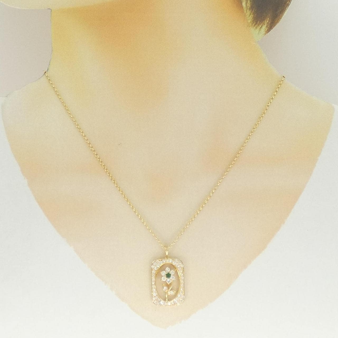 750YG/K18YG フラワー エメラルド ネックレス