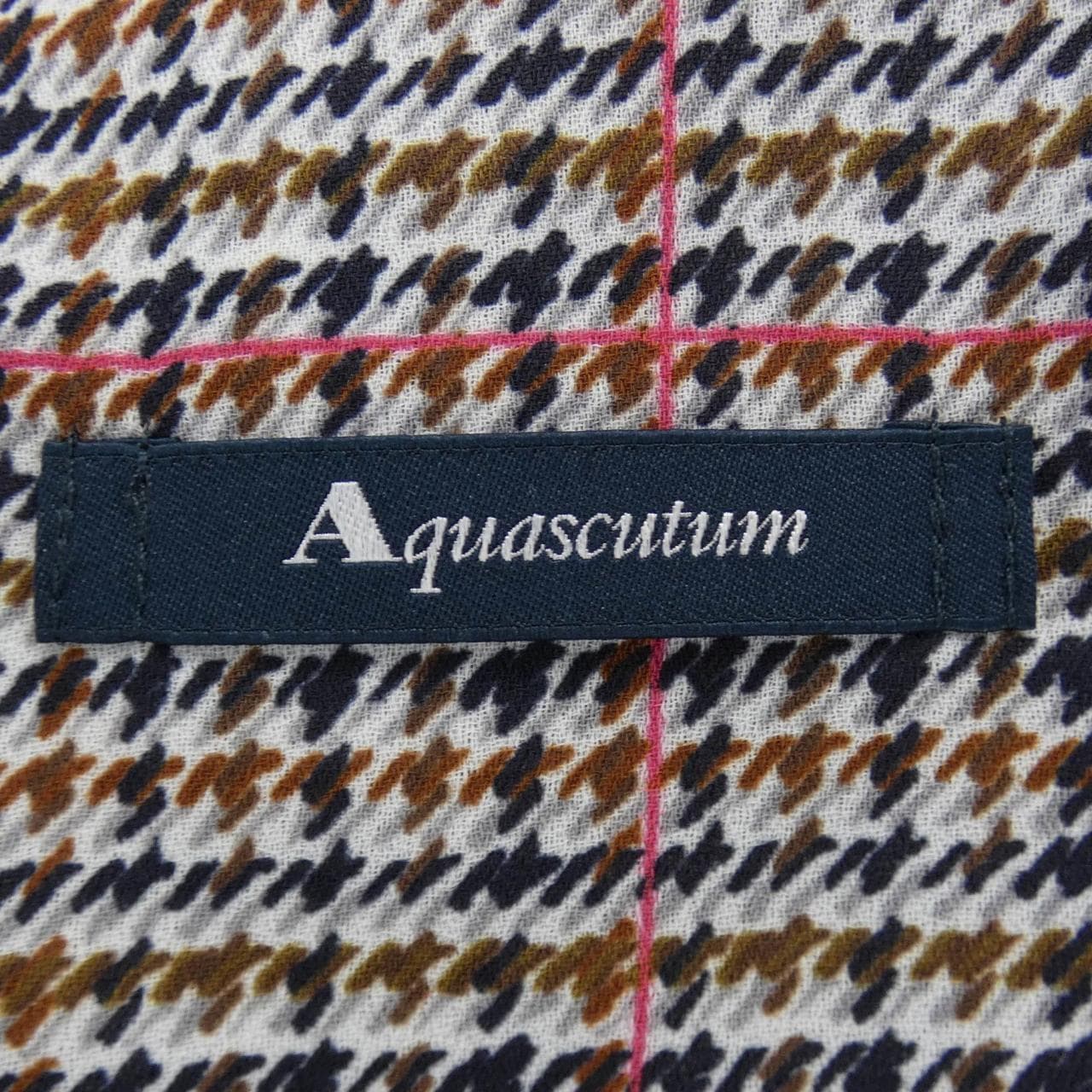 アクアスキュータム Aquascutum トップス