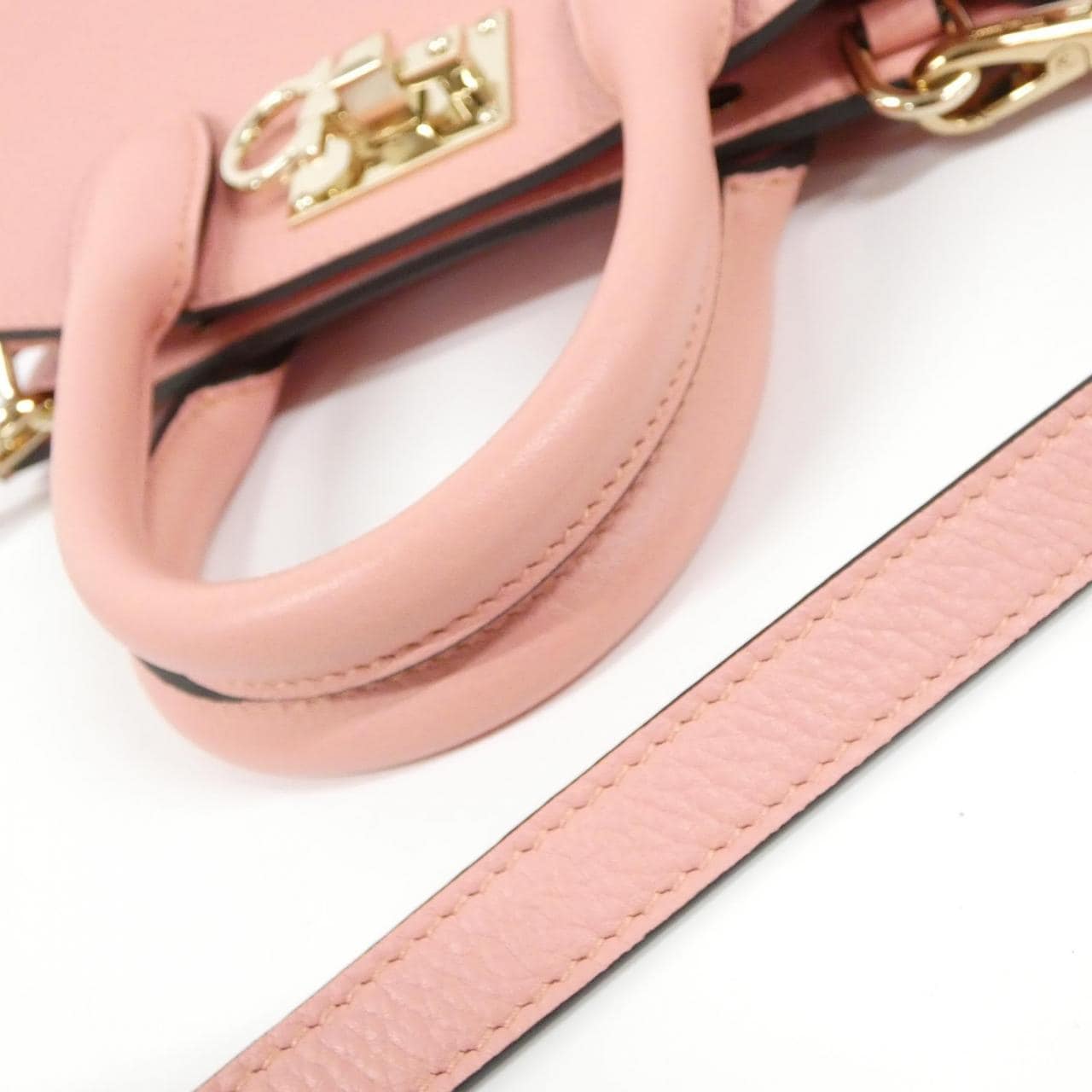 サルヴァトーレフェラガモ 21 H288 バッグ