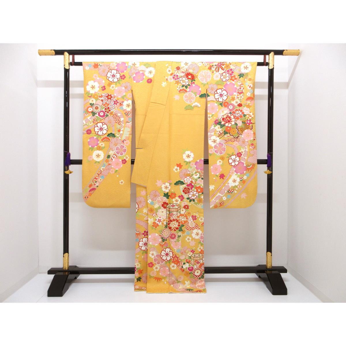 振袖　友禅金彩加工　刺繍入り
