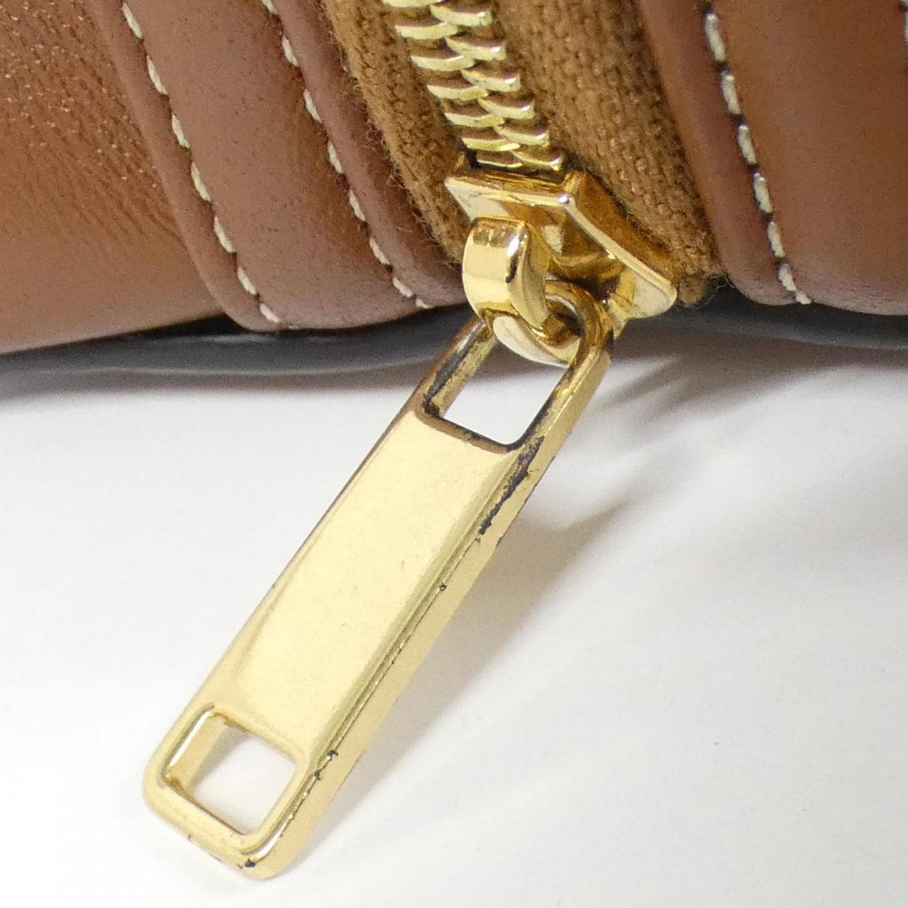 セリーヌ チェーン クラッチ キュイル トリオンフ 10E383DR8 ショルダーバッグ