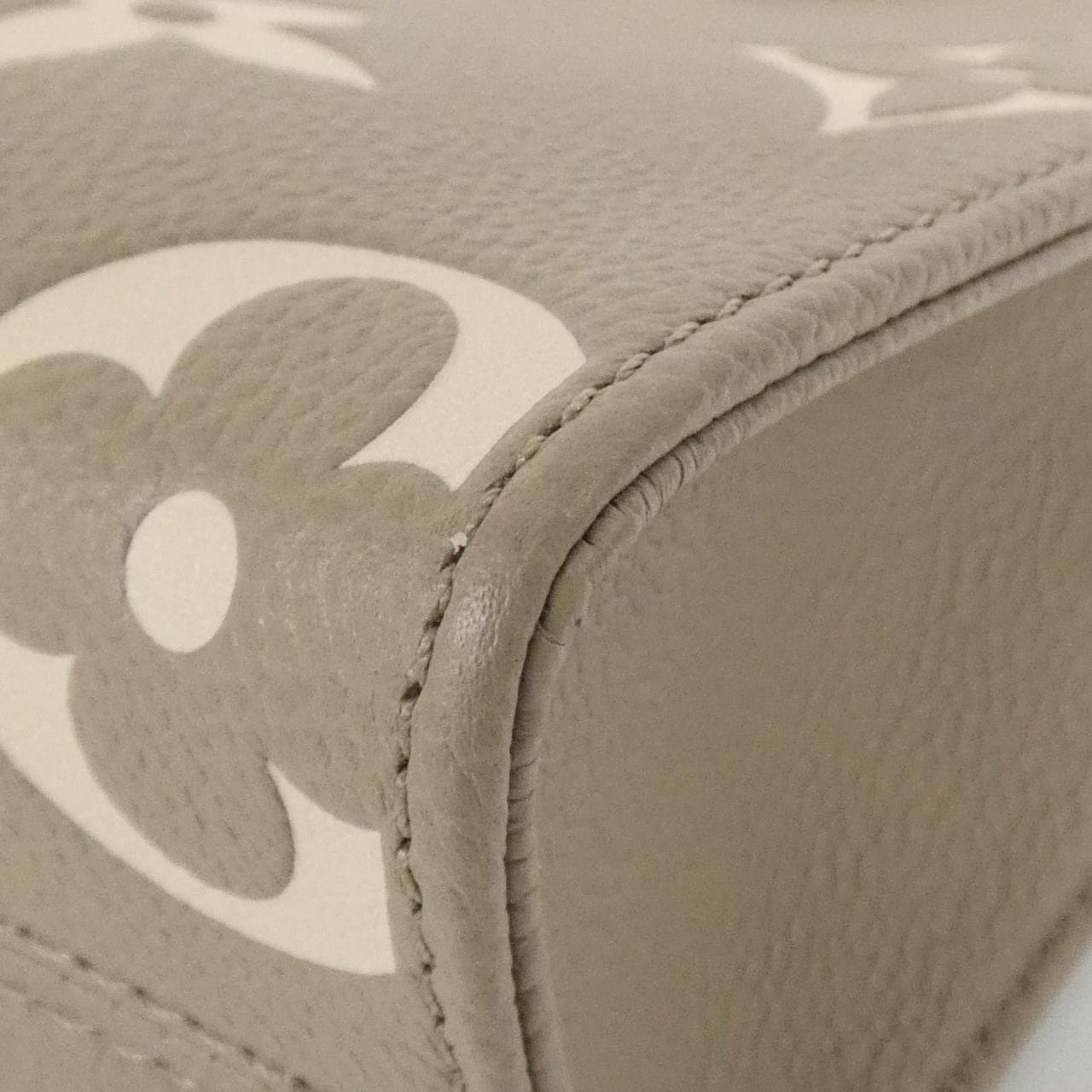 LOUIS VUITTON Bicolor Monogram Empreinte On The Go BB M47054 Bag