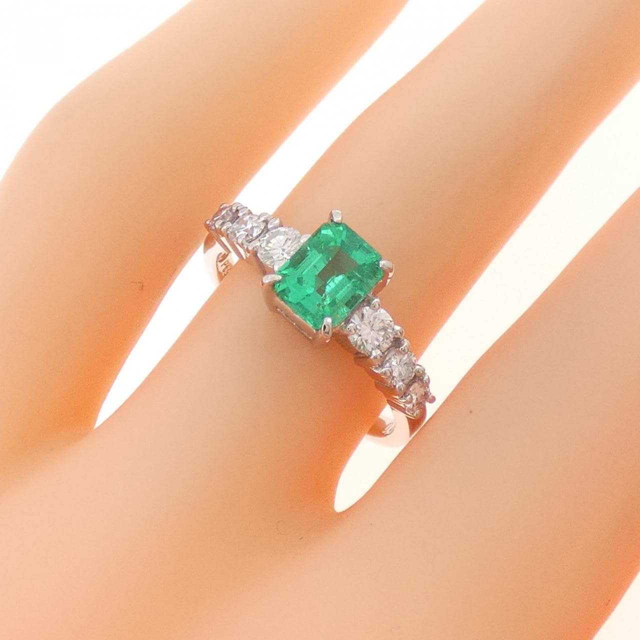 タサキ エメラルド リング 0.90CT