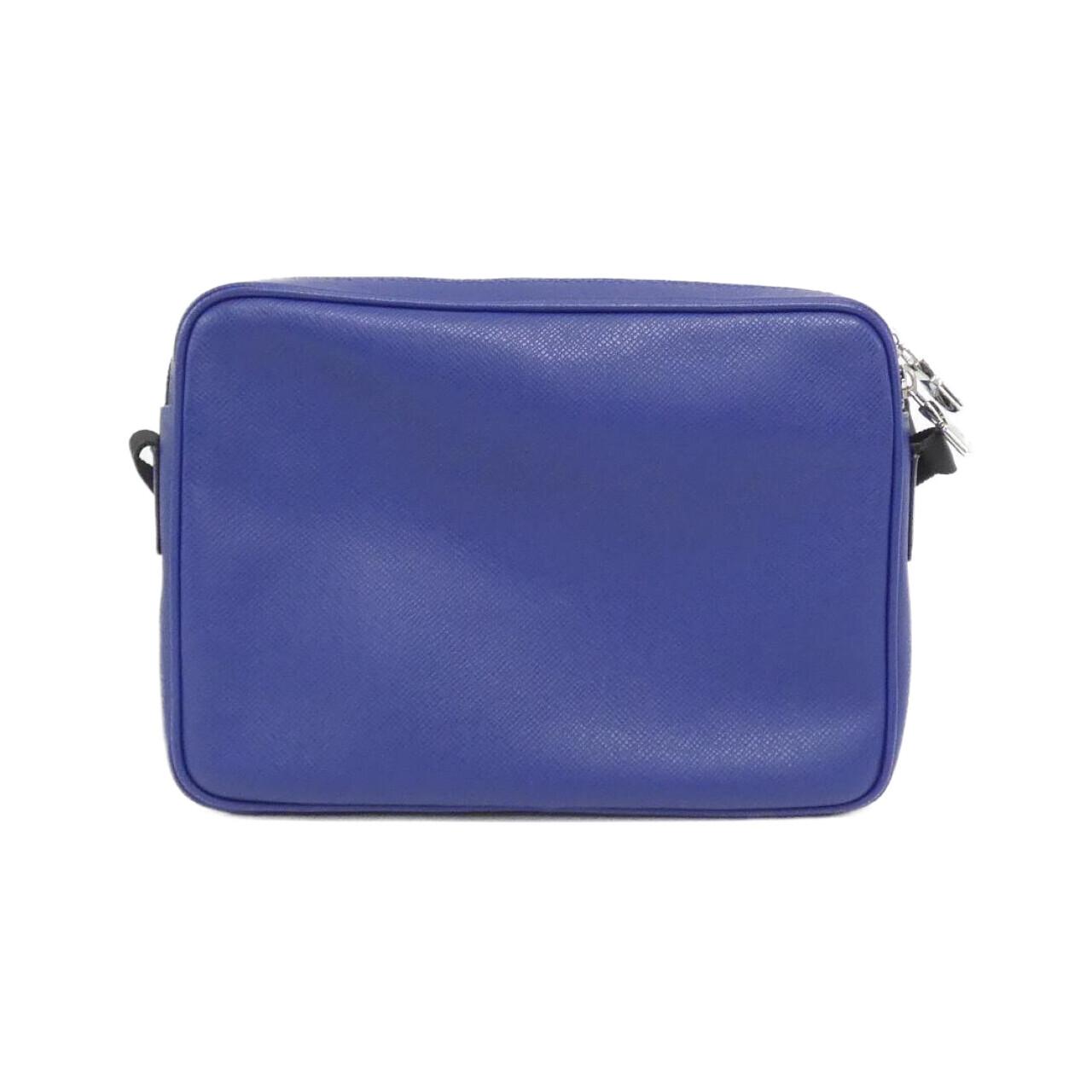 LOUIS VUITTON Taiga Outdoor Messenger PM M33437 单肩包